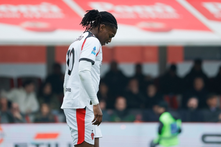 记者：米兰拒绝加拉塔萨雷4000万报价莱奥，重申低于5000万不接受