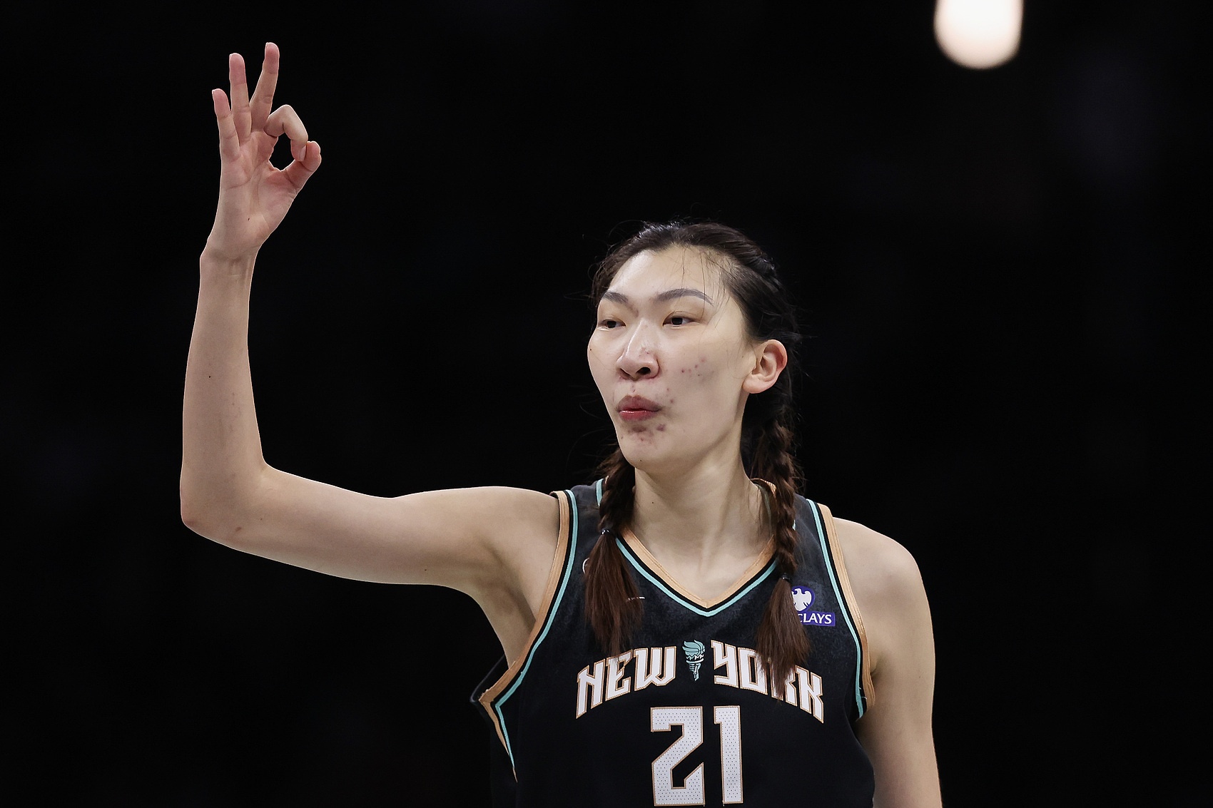 超高效率！韩旭5投4中攻下9分1板 自由人109比102击败狂热