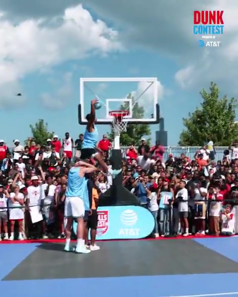 精彩程度不输NBA！公牛嘉年华办民间扣篮大赛 4号秀威尔逊任评委