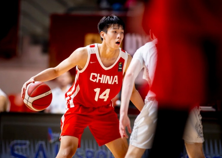 媒体人：亚青赛也就我们给袋鼠制造了麻烦 但篮板又成老大难问题